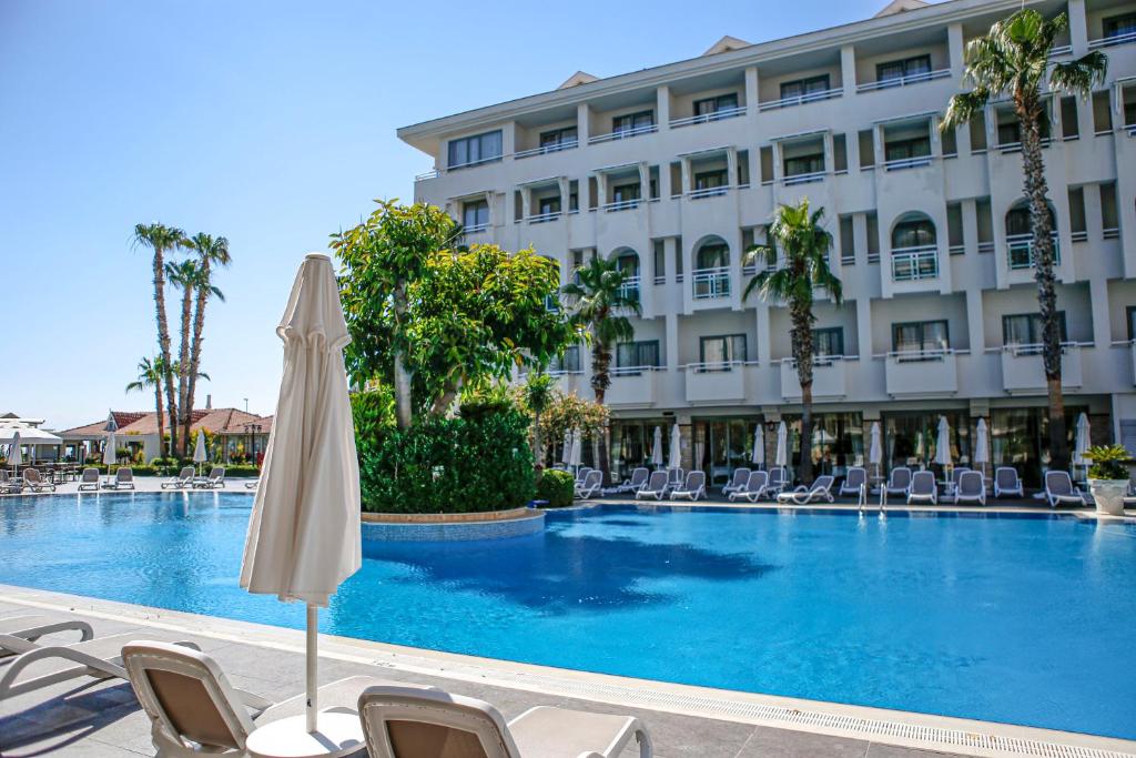 Bazén v ubytování Side Star Beach Hotel - Ultra All Inclusive nebo v jeho okolí