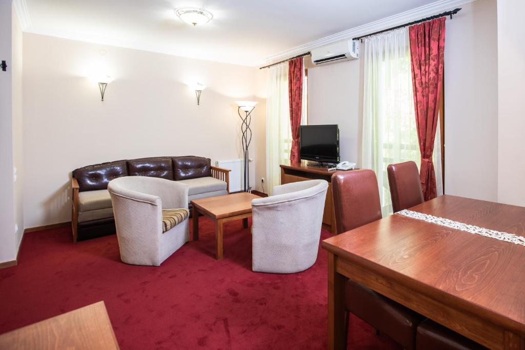 TV a/nebo společenská místnost v ubytování Hotel Vila Lago