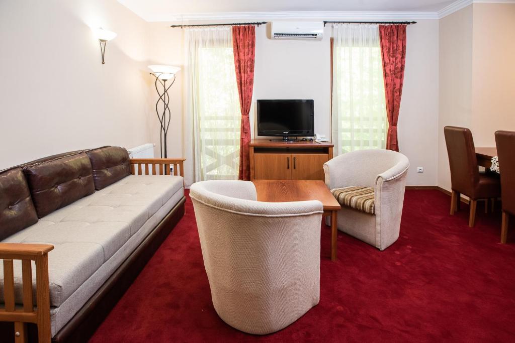 TV a/nebo společenská místnost v ubytování Hotel Vila Lago