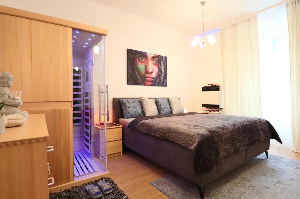 Ліжко або ліжка в номері Apartment Relax Strašnice: with Private infra-sauna !