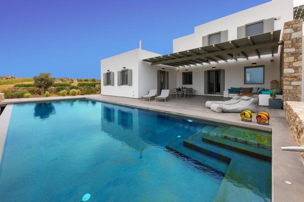Πισίνα στο ή κοντά στο Villa Cactilia in Punda Beach Paros for 8 with private pool