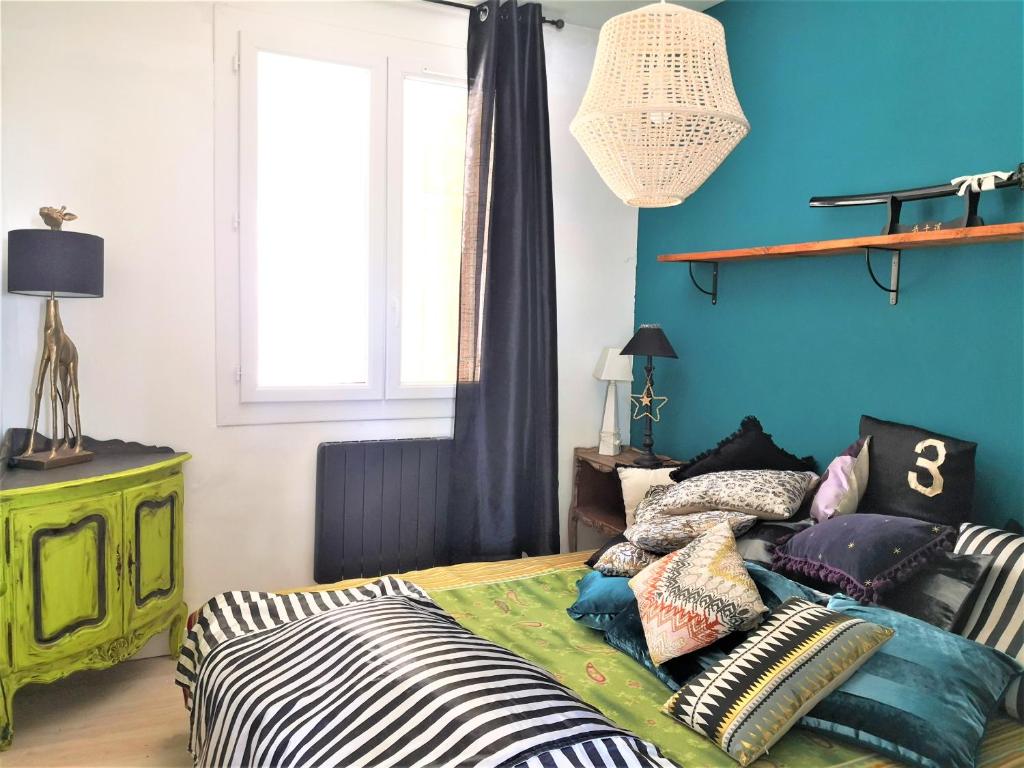 Posteľ alebo postele v izbe v ubytovaní Marseille-au-bord-de-l'eau