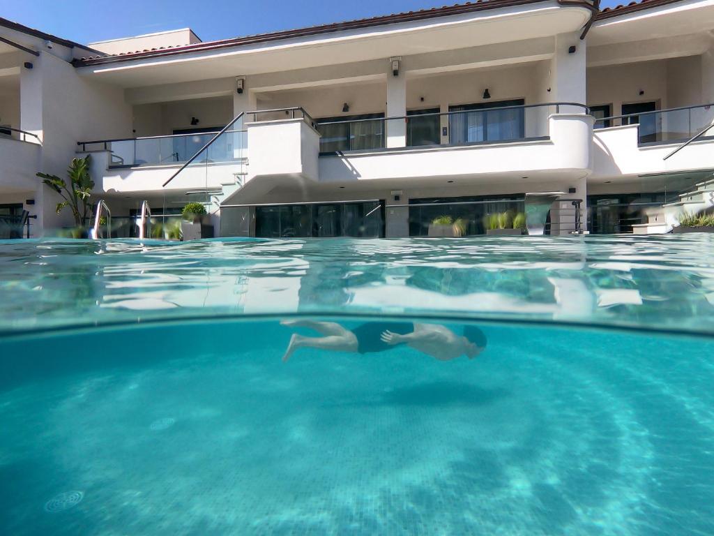 Bazén v ubytování Melite Luxury Rooms & Apartments nebo v jeho okolí