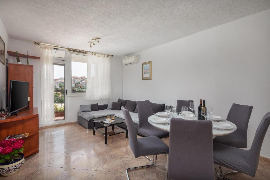 a living room with a table and a couch at Apartment Lucy in Split in Split