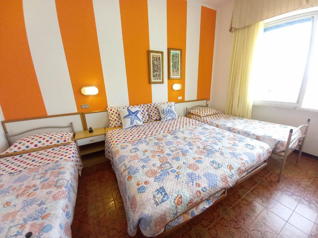 A bed or beds in a room at PetlyApartments