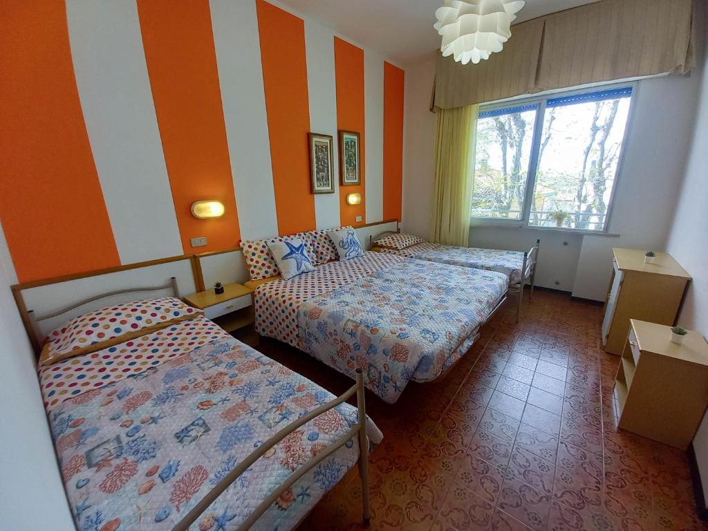A bed or beds in a room at PetlyApartments