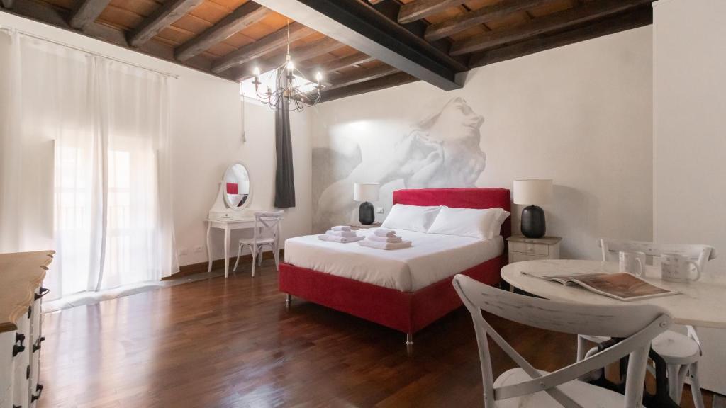Łóżko lub łóżka w pokoju w obiekcie Italianway - Barberini Elegantia Apartments Roma