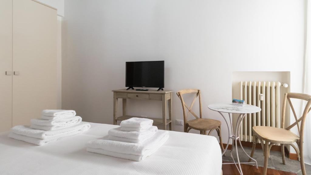 Łóżko lub łóżka w pokoju w obiekcie Italianway - Barberini Elegantia Apartments Roma