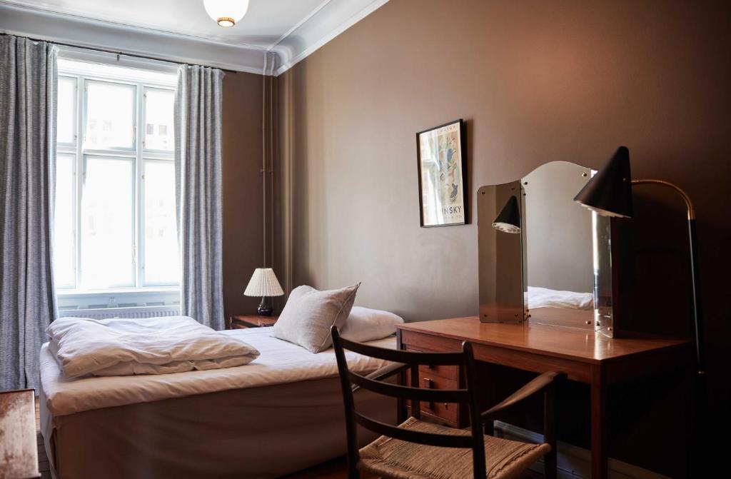 
Single Room with Shared Bathroom
