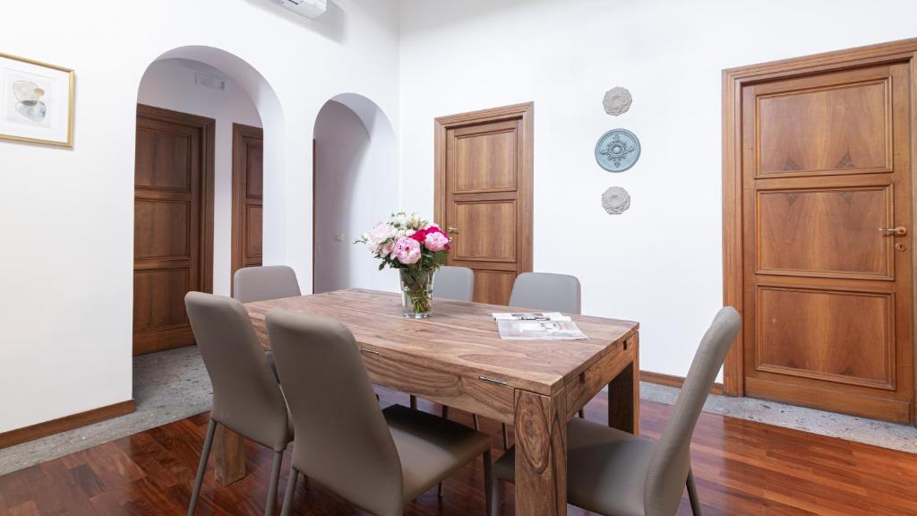 Zdjęcie z galerii obiektu Italianway - Barberini Elegantia Apartments Roma w Rzymie