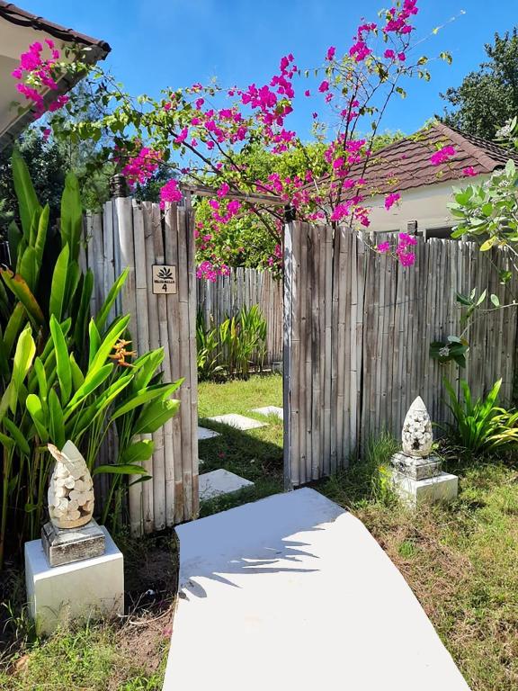 Villa Samalas Resort and Restaurant - 1