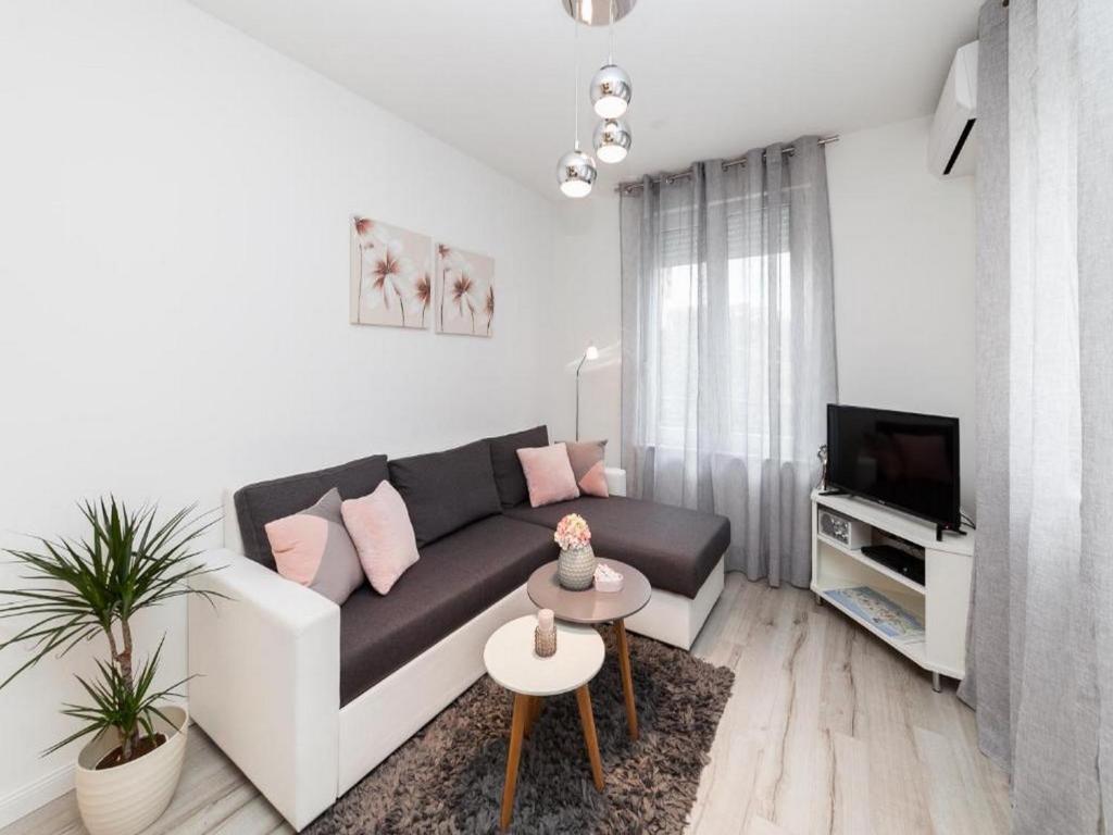 Televízia a/alebo spoločenská miestnosť v ubytovaní Crystal Apartment
