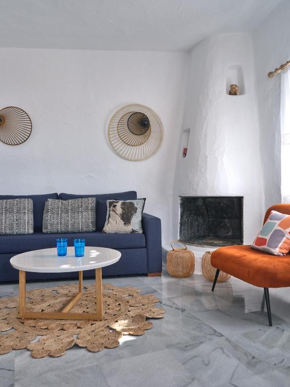 Posezení v ubytování Luxury Mia Villa with pool and amazing sea views, Paros