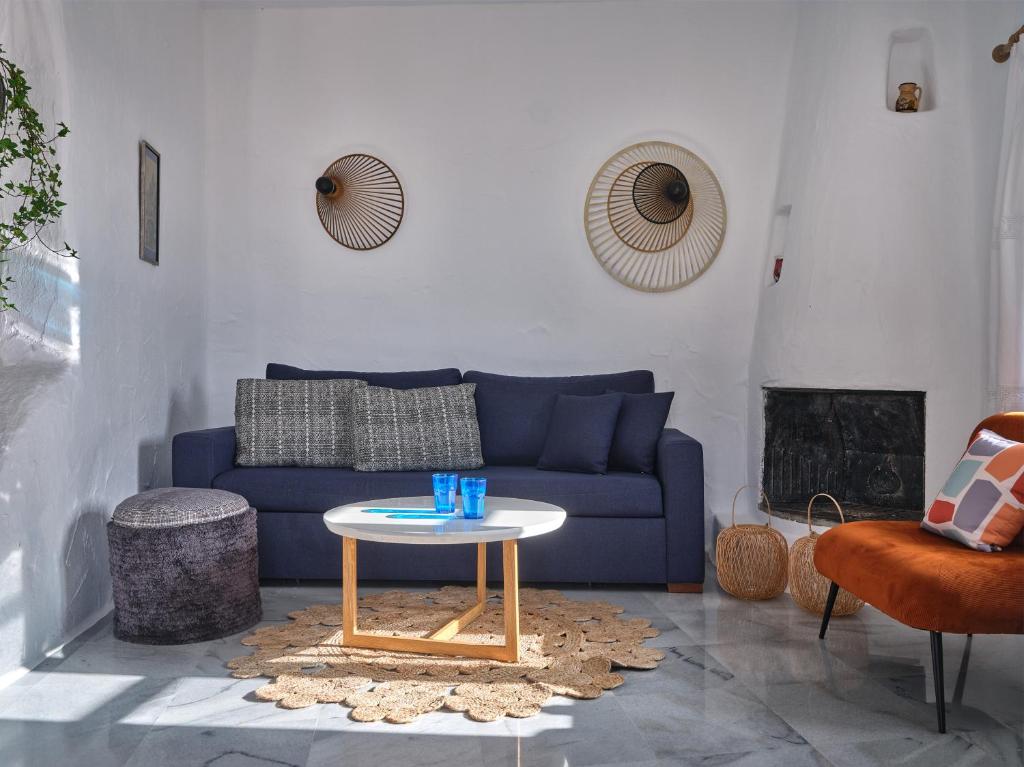 Posezení v ubytování Luxury Mia Villa with pool and amazing sea views, Paros