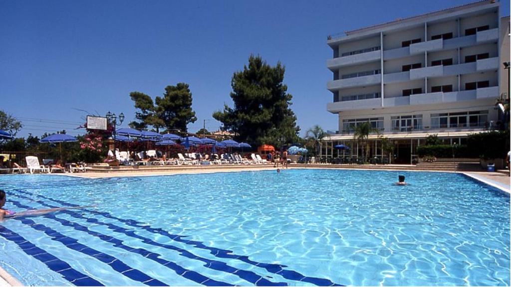 Bazén v ubytování Hotel Santa Lucia Le Sabbie d'Oro nebo v jeho okolí