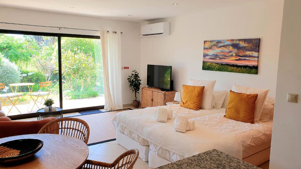 Apartment São Rafael 63 - Beach - Pool - Free wi-fi - Air Con