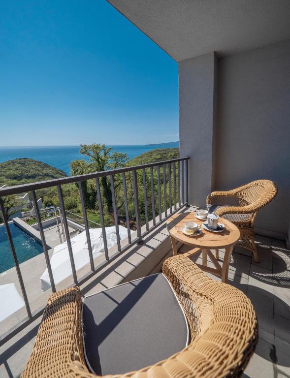 Vivid Blue Serenity Resort - 18