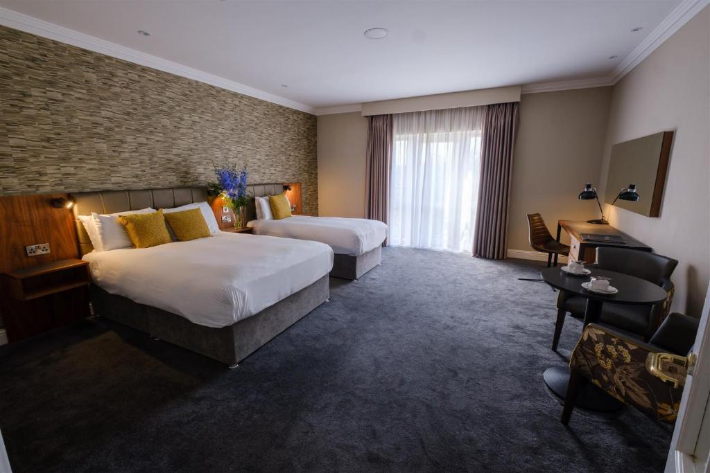 Postel nebo postele na pokoji v ubytování Talbot Hotel Midleton
