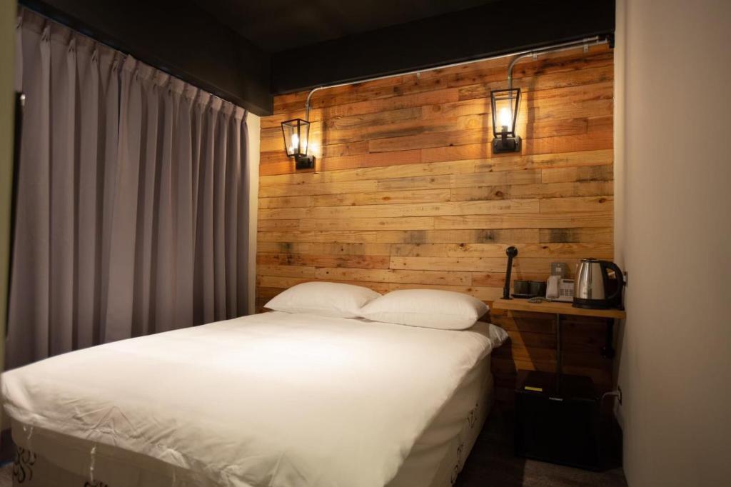 Postel nebo postele na pokoji v ubytování The Rooms Inn