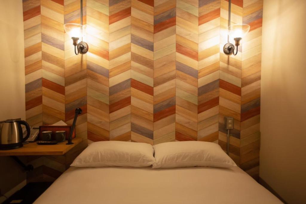 Postel nebo postele na pokoji v ubytování The Rooms Inn