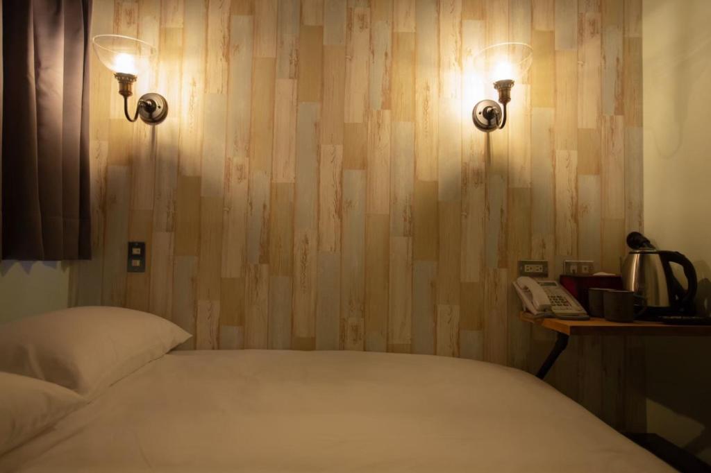 Postel nebo postele na pokoji v ubytování The Rooms Inn