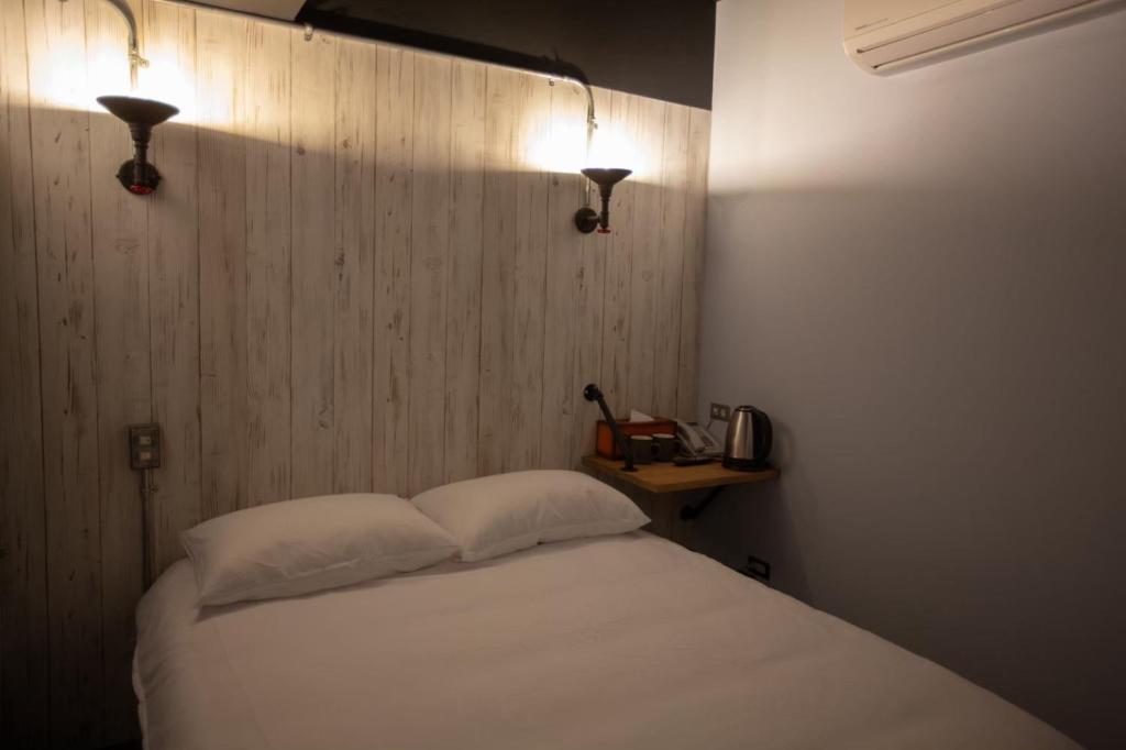 Postel nebo postele na pokoji v ubytování The Rooms Inn