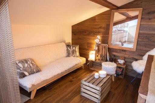 Postel nebo postele na pokoji v ubytování Penthouse l'Ourse Bleue - Sauna privatif - accès direct aux pistes