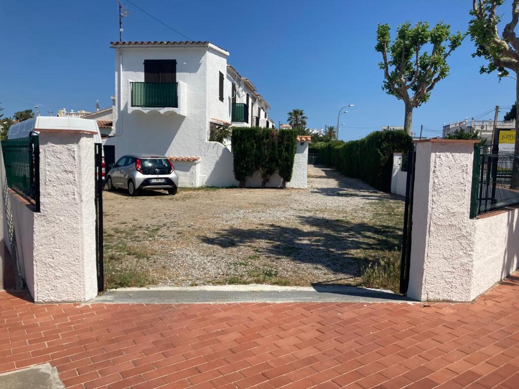 Fotografia z galérie ubytovania Charmante maison coeur de ville 650m plage v destinácii Empuriabrava