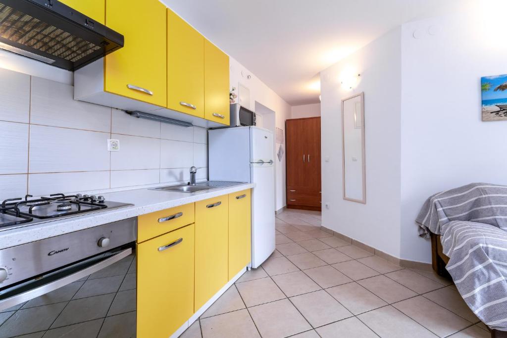 Kuchyň nebo kuchyňský kout v ubytování Apartmani RUBESSA