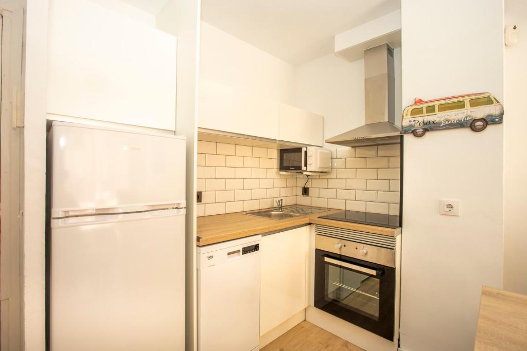 Kuchyň nebo kuchyňský kout v ubytování 1002 Precioso apartamento a 250 m de la playa by homeselectspain