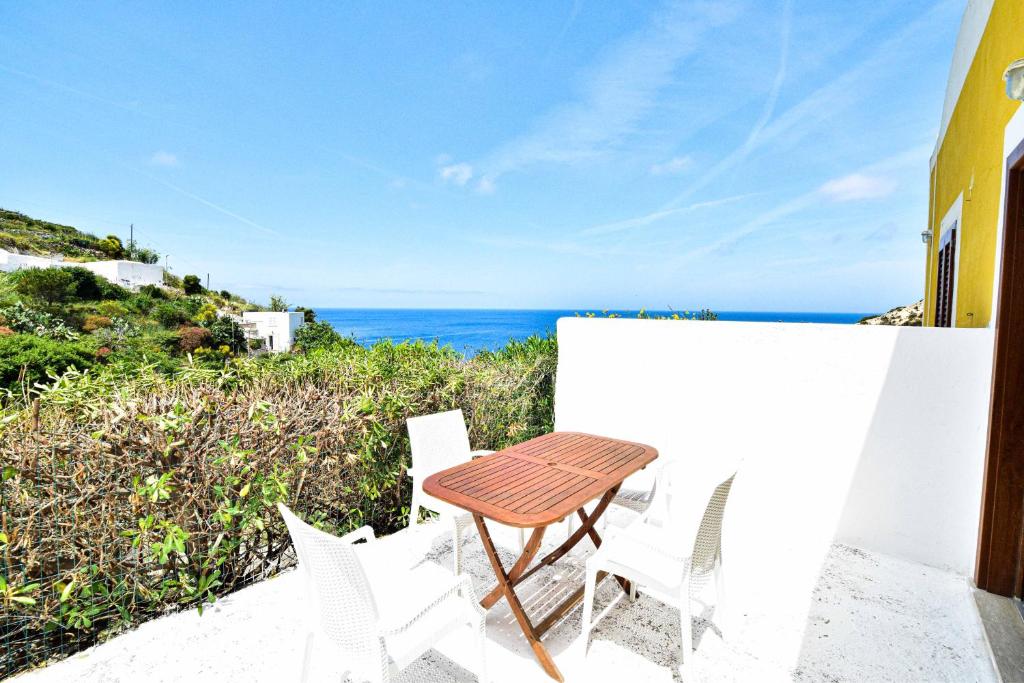 Gallery image of SOLEMAREPONZA Casa il Bacio del Sole in Ponza