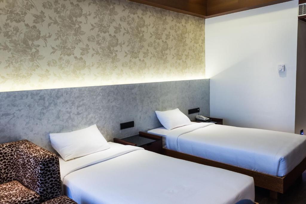 Postel nebo postele na pokoji v ubytování Diana Heights Luxury Hotel