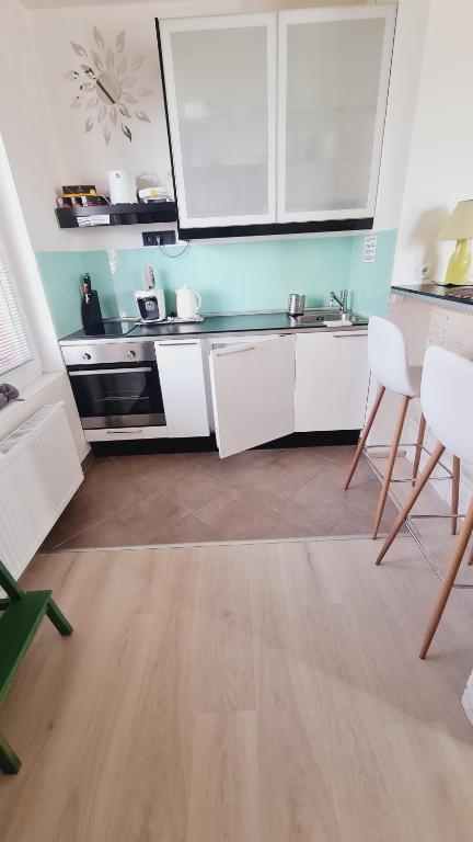 Kuchyň nebo kuchyňský kout v ubytování Bastien Studio near Airport