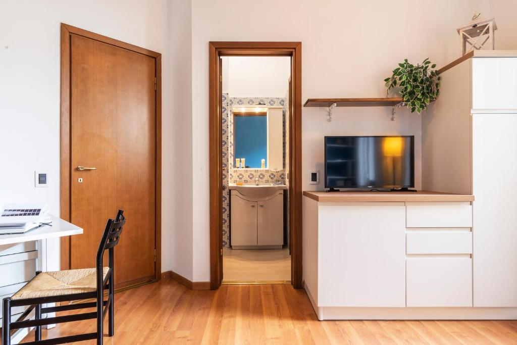 Kuchyňa alebo kuchynka v ubytovaní Casa Blu Flexyrent apartment WiFi - NO AC