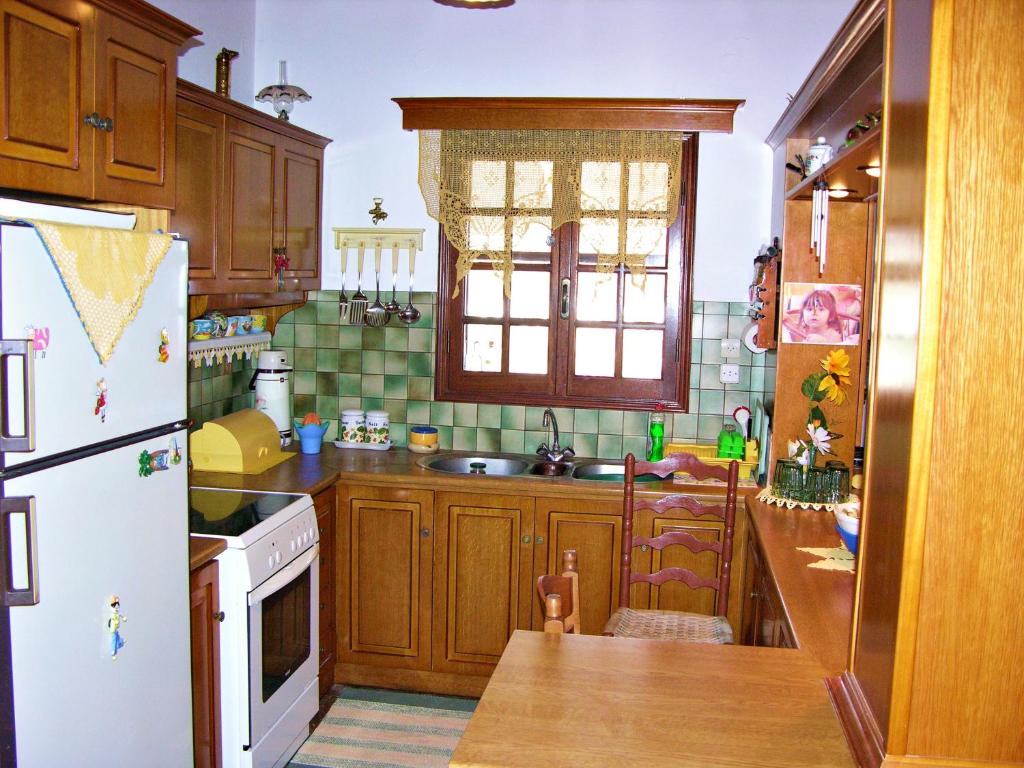Kuchyň nebo kuchyňský kout v ubytování Panoramic Views Home in Hydra, Greece
