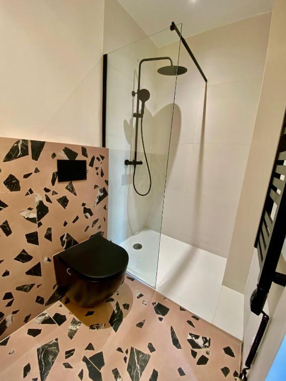 Kúpeľňa v ubytovaní Domki MODERN Jezioro Nyskie
