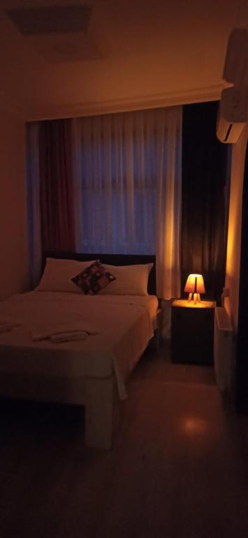 Postel nebo postele na pokoji v ubytování moonlight (AY IŞIĞI )