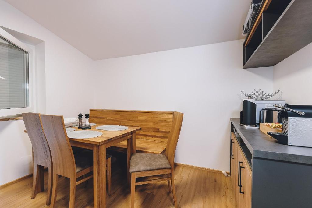 Kuchyňa alebo kuchynka v ubytovaní Spa Chalet by we rent