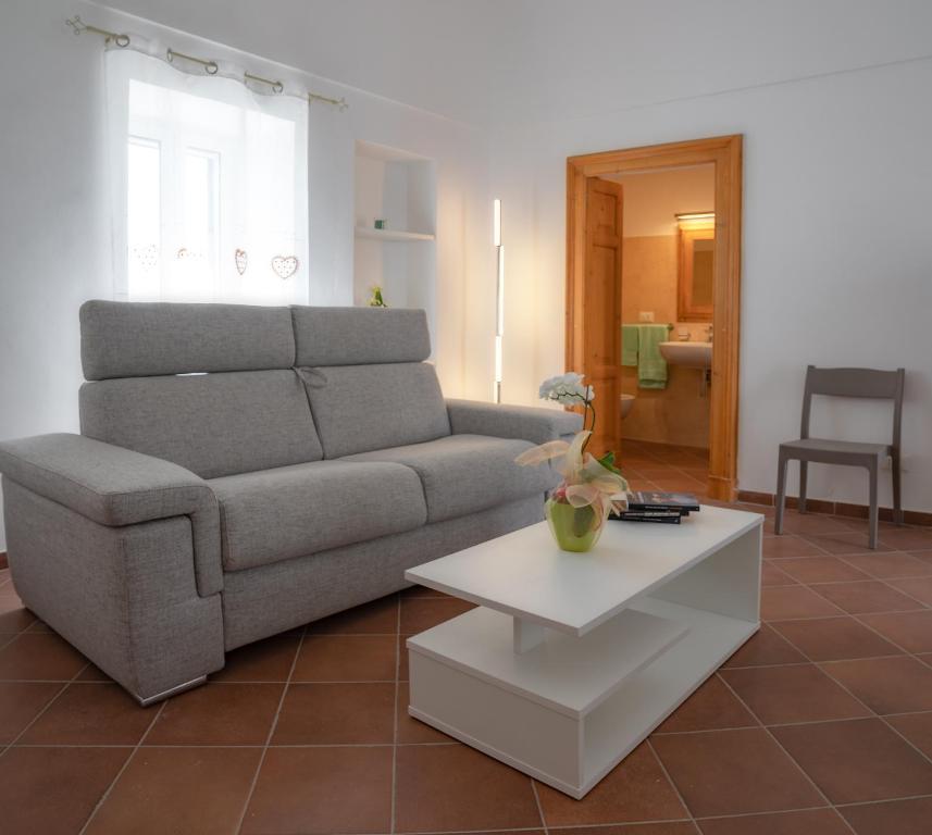a living room with a couch and a coffee table at Casa Madda in Ceglie Messapica