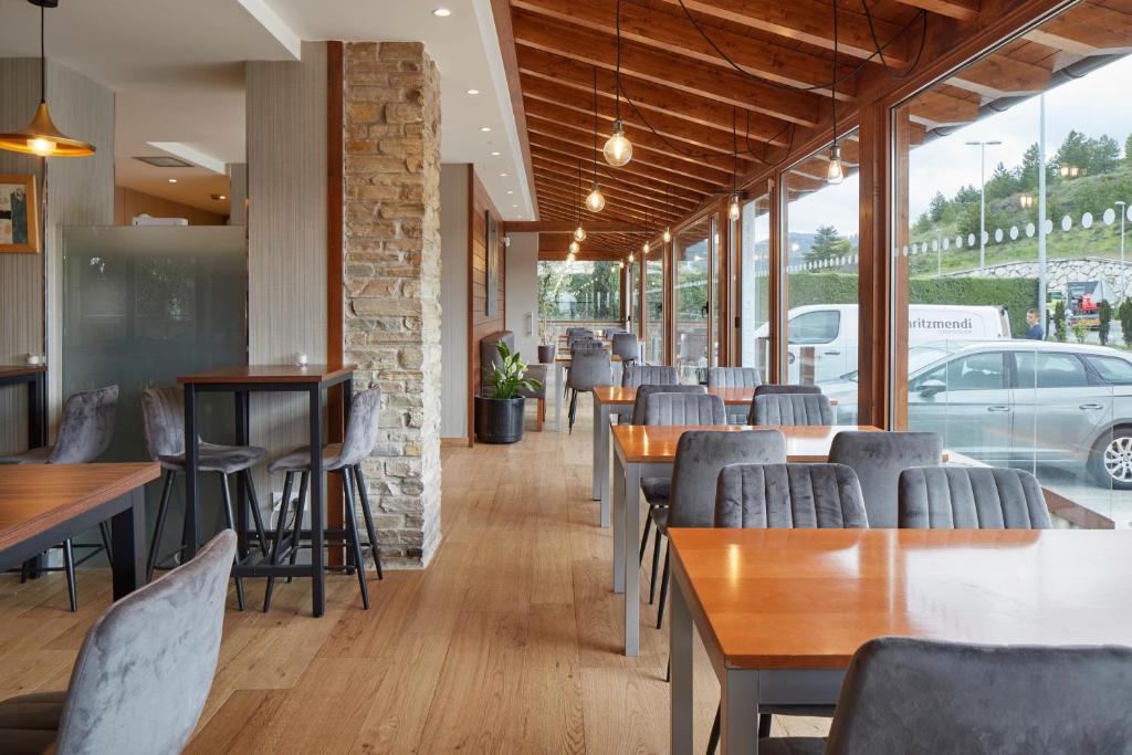 Restaurace v ubytování Hotel Iriguibel Huarte Pamplona