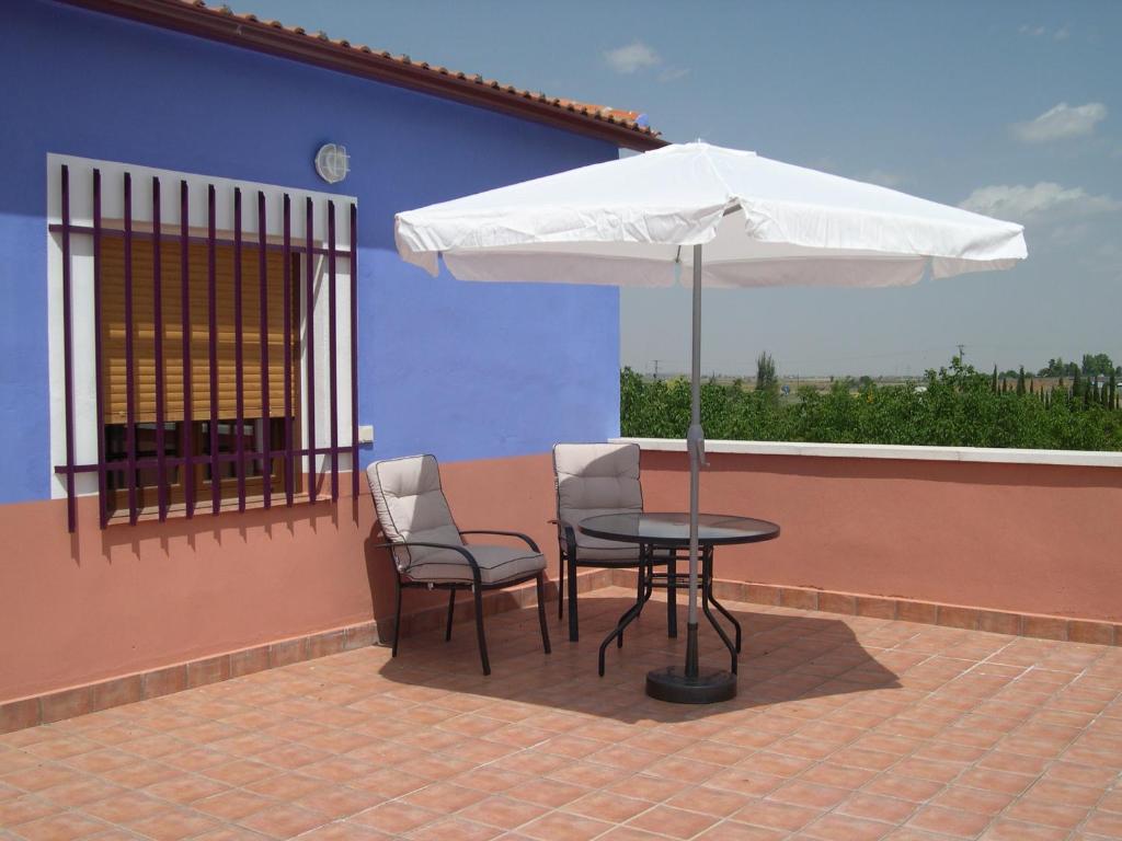 A balcony or terrace at La Venta de las Estrellas Casas Rurales