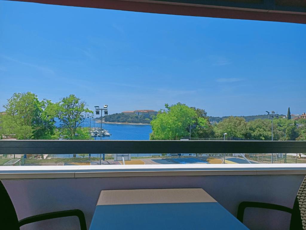 a large window with a view of the water at ApartHotel Viola in Pula