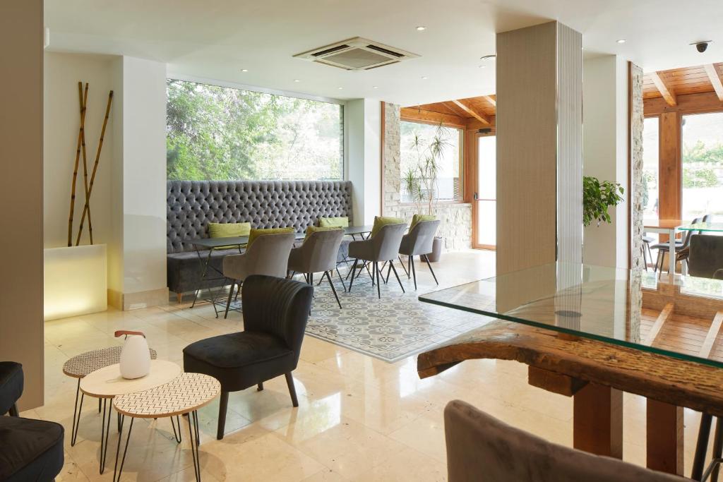 Posezení v ubytování Hotel Iriguibel Huarte Pamplona