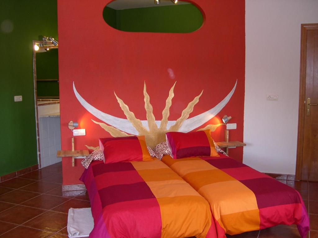 A bed or beds in a room at La Venta de las Estrellas Casas Rurales
