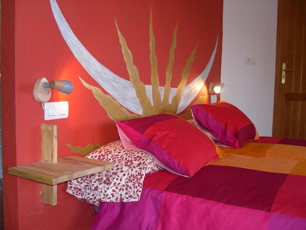 A bed or beds in a room at La Venta de las Estrellas Casas Rurales