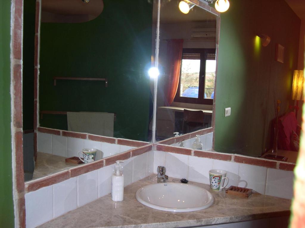 A bathroom at La Venta de las Estrellas Casas Rurales