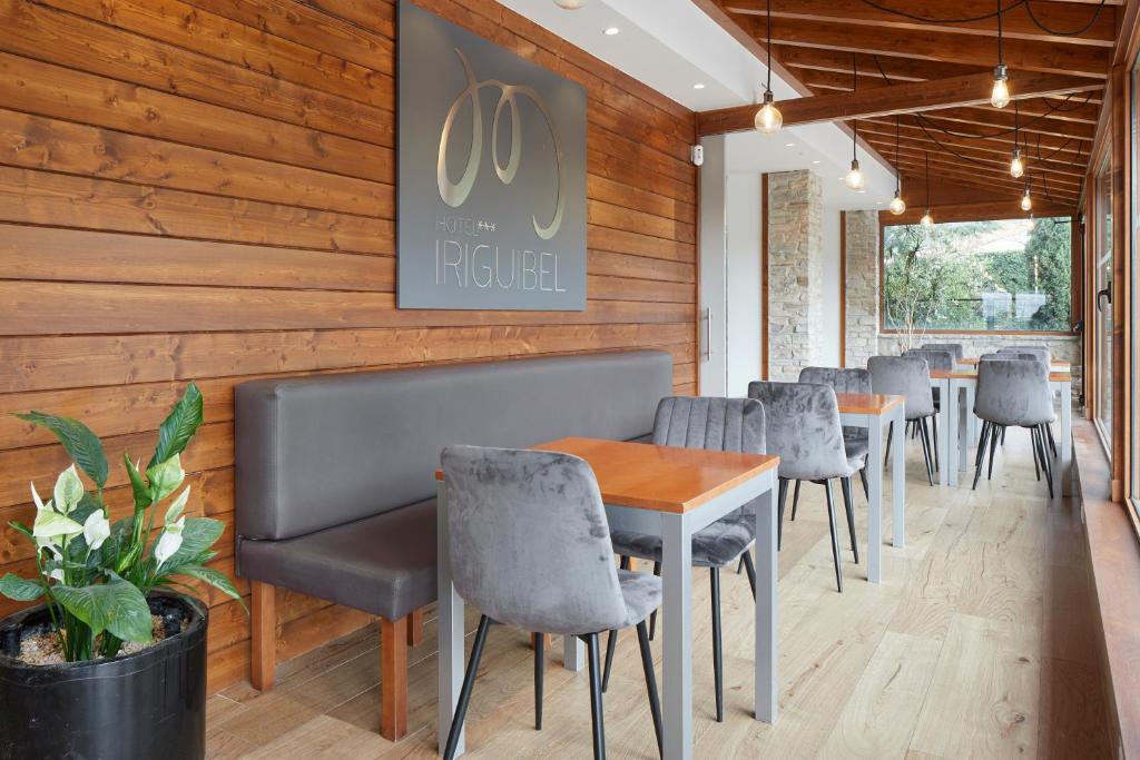 Posezení v ubytování Hotel Iriguibel Huarte Pamplona
