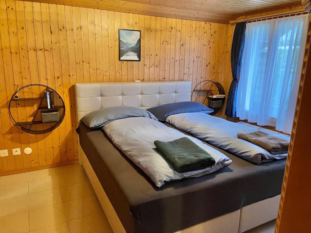 Postel nebo postele na pokoji v ubytování Schöne Ferienwohnung mit Seeblick