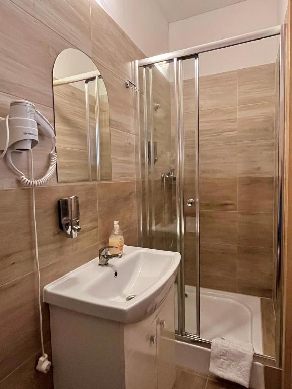 Kúpeľňa v ubytovaní Hostel DV Morski - z prywatnymi łazienkami