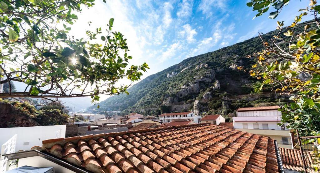 Nespecifikovaný výhled na hory nebo výhled na hory při pohledu z apartmánu